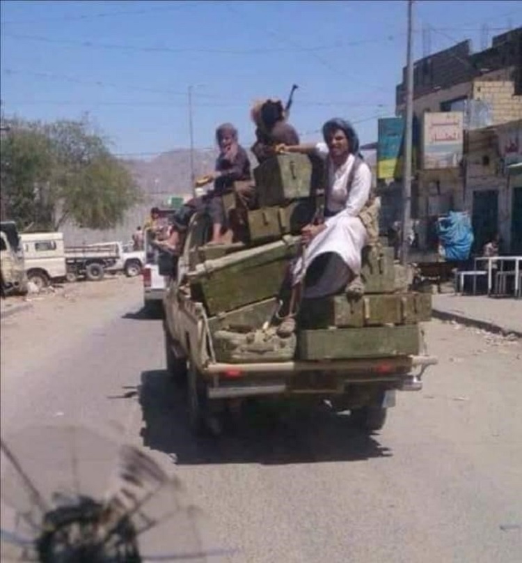 استولى الحوثيون على معدات عسكرية ضخمة بعد فرار الإخوان