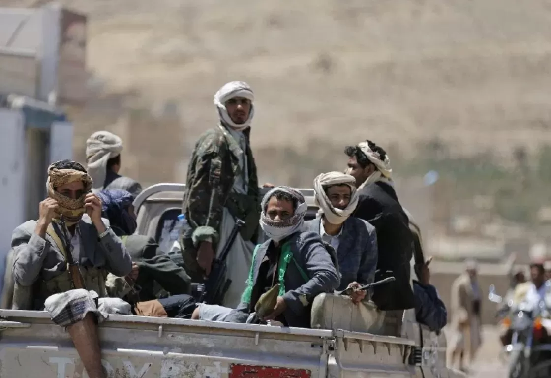  الحوثيون يحولون المدارس إلى مراكز تجنيد وصناديق تبرعات