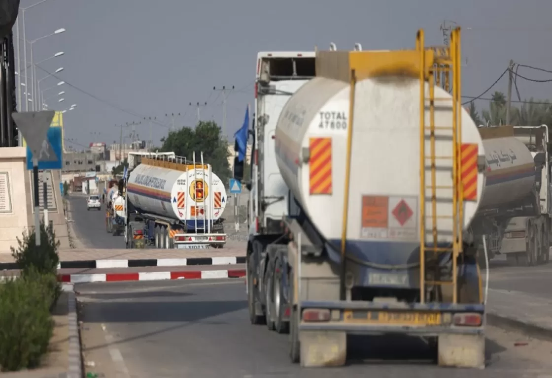 بعد أكثر من شهر على الحصار... دخول أول شاحنة وقود إلى قطاع غزة عبر رفح