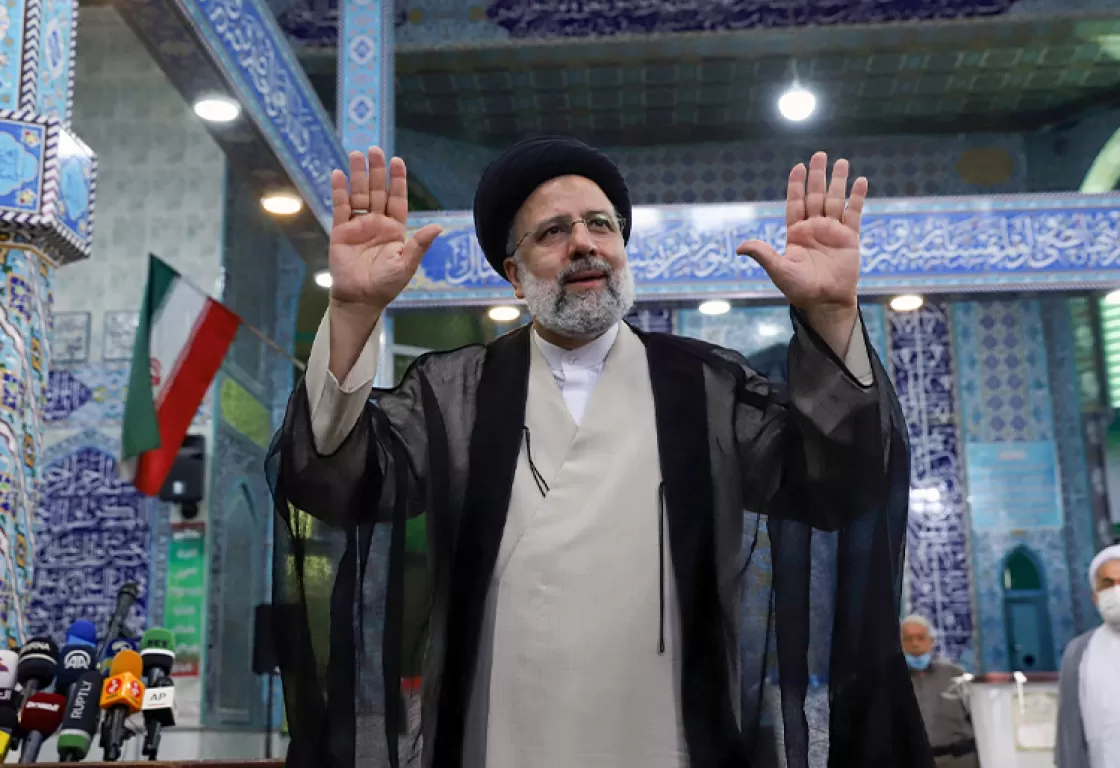 المحافظون الإيرانيون يخشون خسارة الانتخابات بسبب أداء رئيسي السيئ